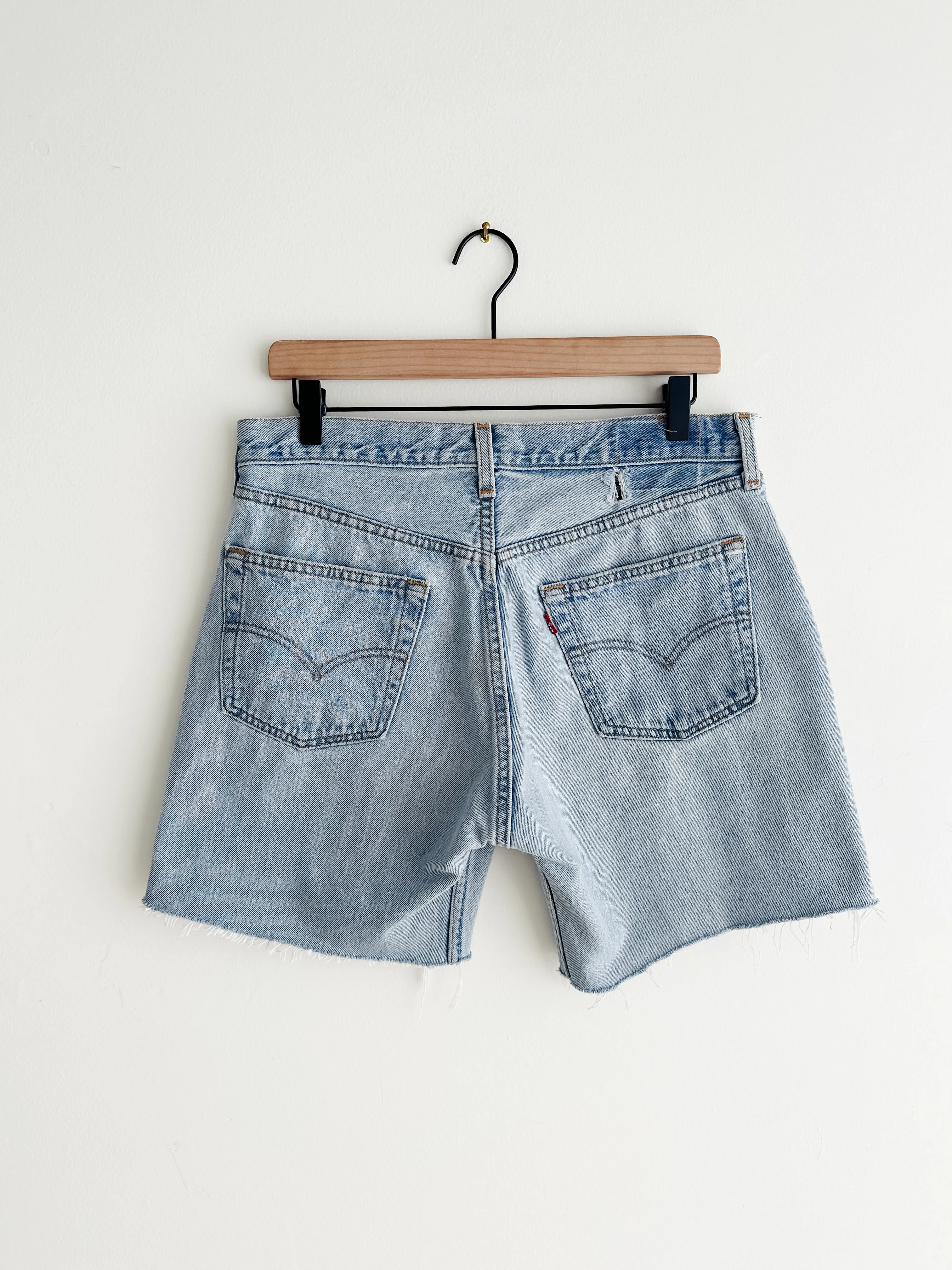 vintage levis 501 jean shorts (M/L)