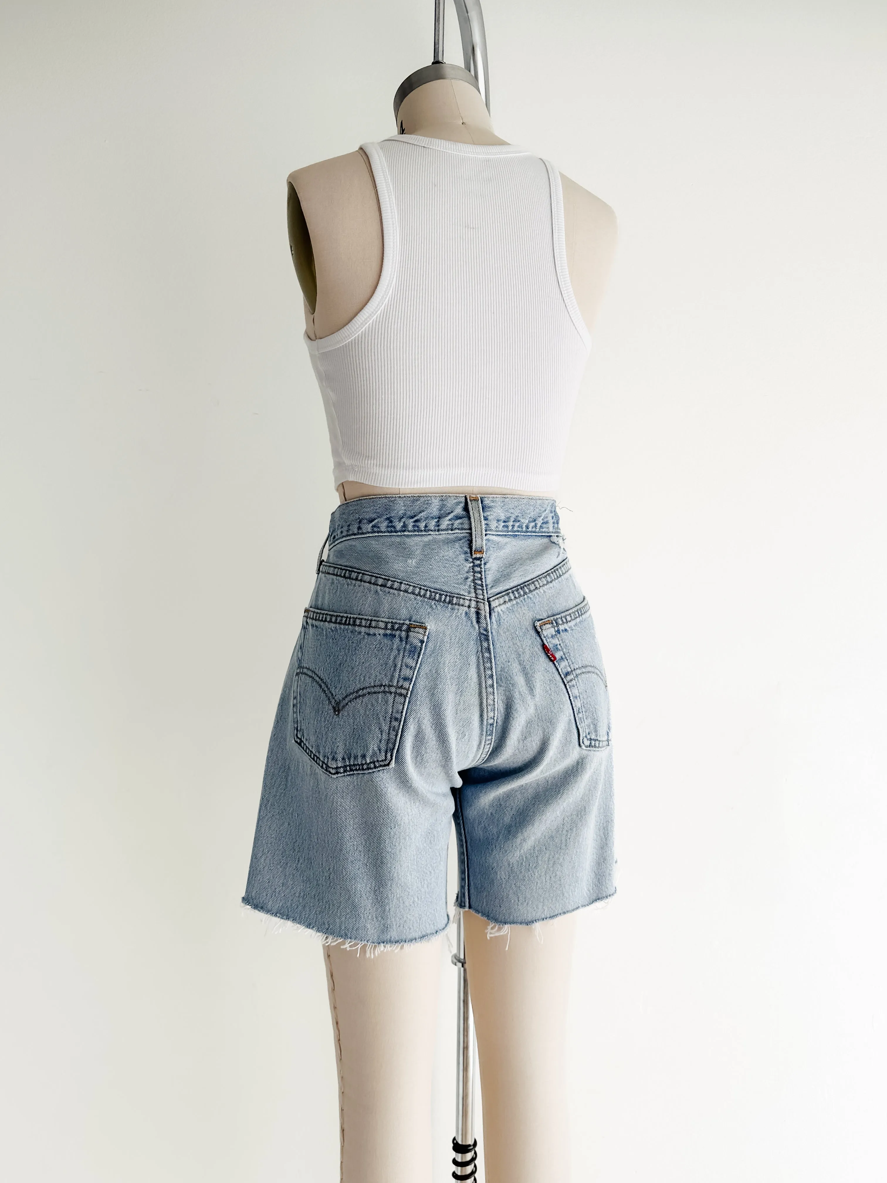 vintage levis 501 jean shorts (M/L)