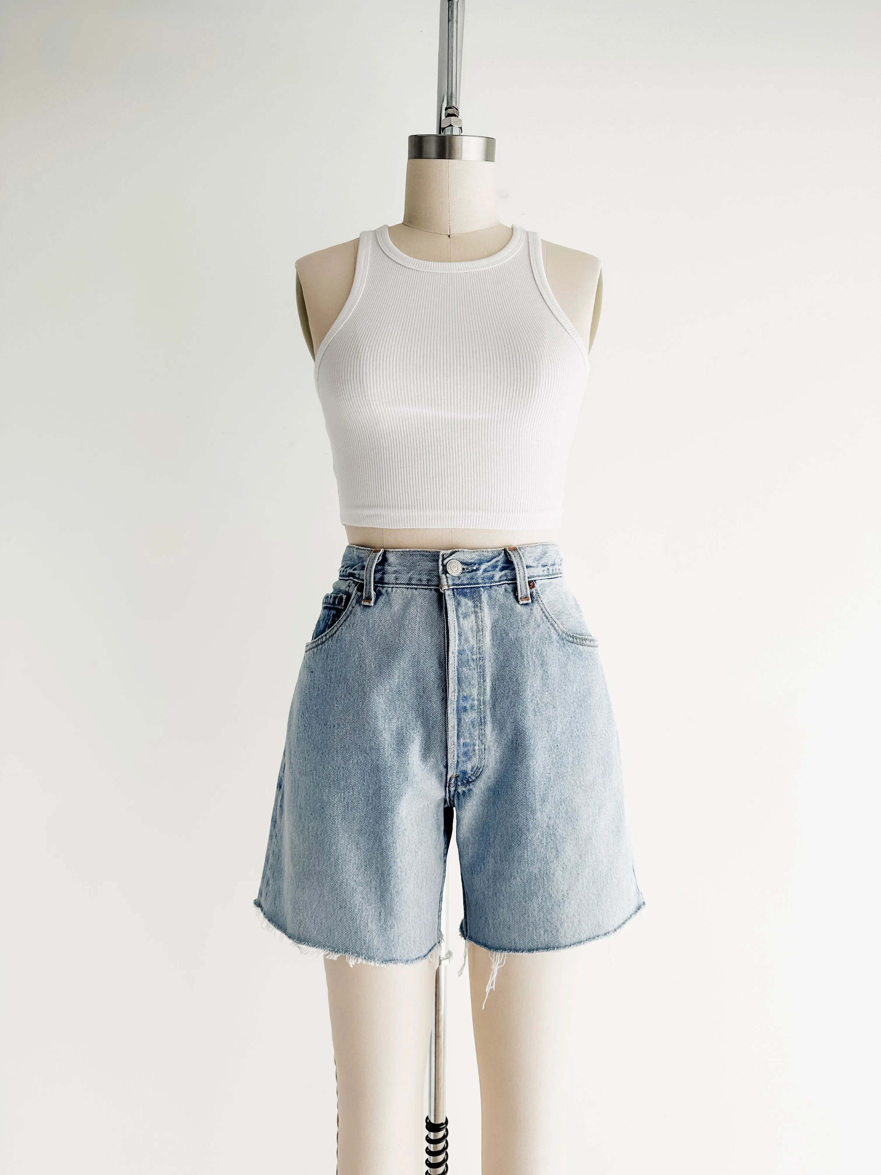 vintage levis 501 jean shorts (M/L)